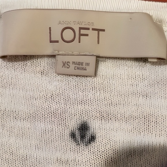 Elegant Black Patterned Women's Tee with Flower 🌺 Decal - Picture 8 of 10